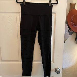LULULEMON Black Legging with Mesh Cut Outs